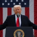 Trump amenaza con declarar emergencia nacional en Washington