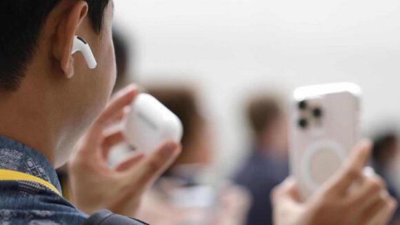 3dd94d0993b344f81d2459b83012ed0cfd801f35w-c09b52fd-focus-0-0-896-504 Apple rompe la barrera del idioma: los AirPods Pro 3 ya traducen conversaciones al instante