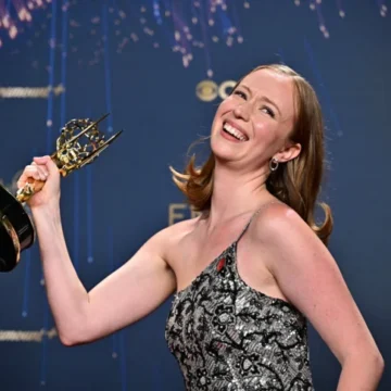 Hannah Einbinder gana Emmy y critica al ICE Hannah Einbinder gana Emmy y critica al ICE