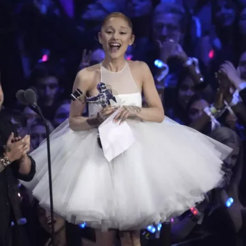 Ariana Grande y Lady Gaga brillan en los MTV VMA con premios y actuaciones