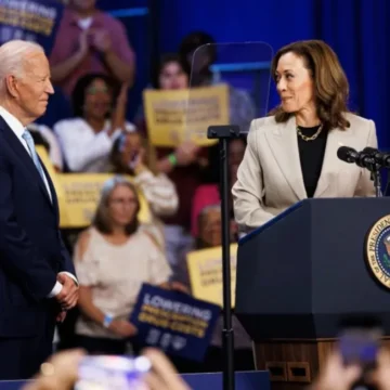 Kamala Harris dice en su nuevo libro que fue un error dejar que Biden decidiera solo sobre la reelección